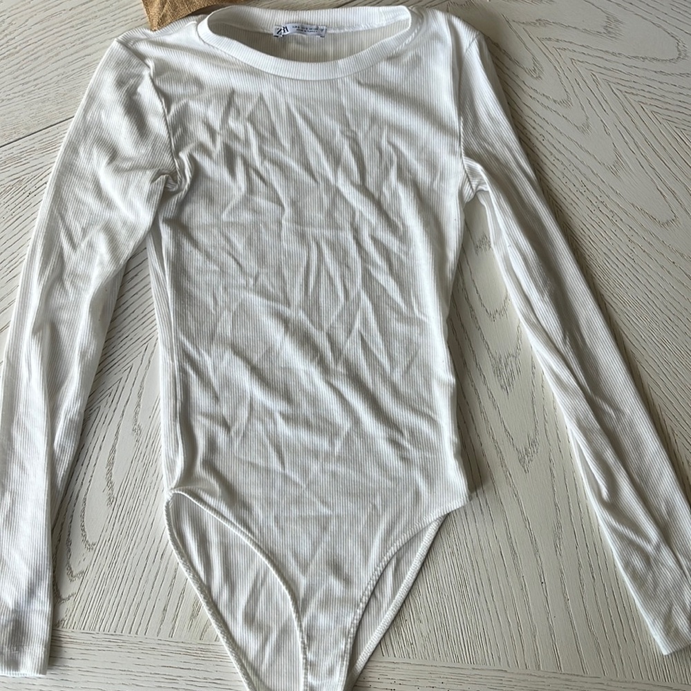 Zara - white ribbed long sleeve bodysuit